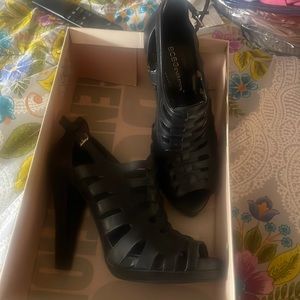 BCBG bcbgeneration black leather heels sz 7